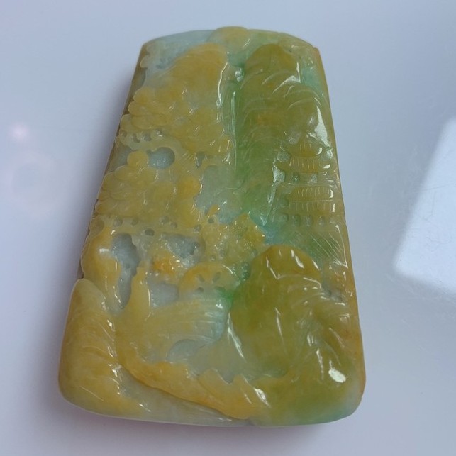 天然翡翠A货无滤镜实拍黄加绿山水吊坠一件