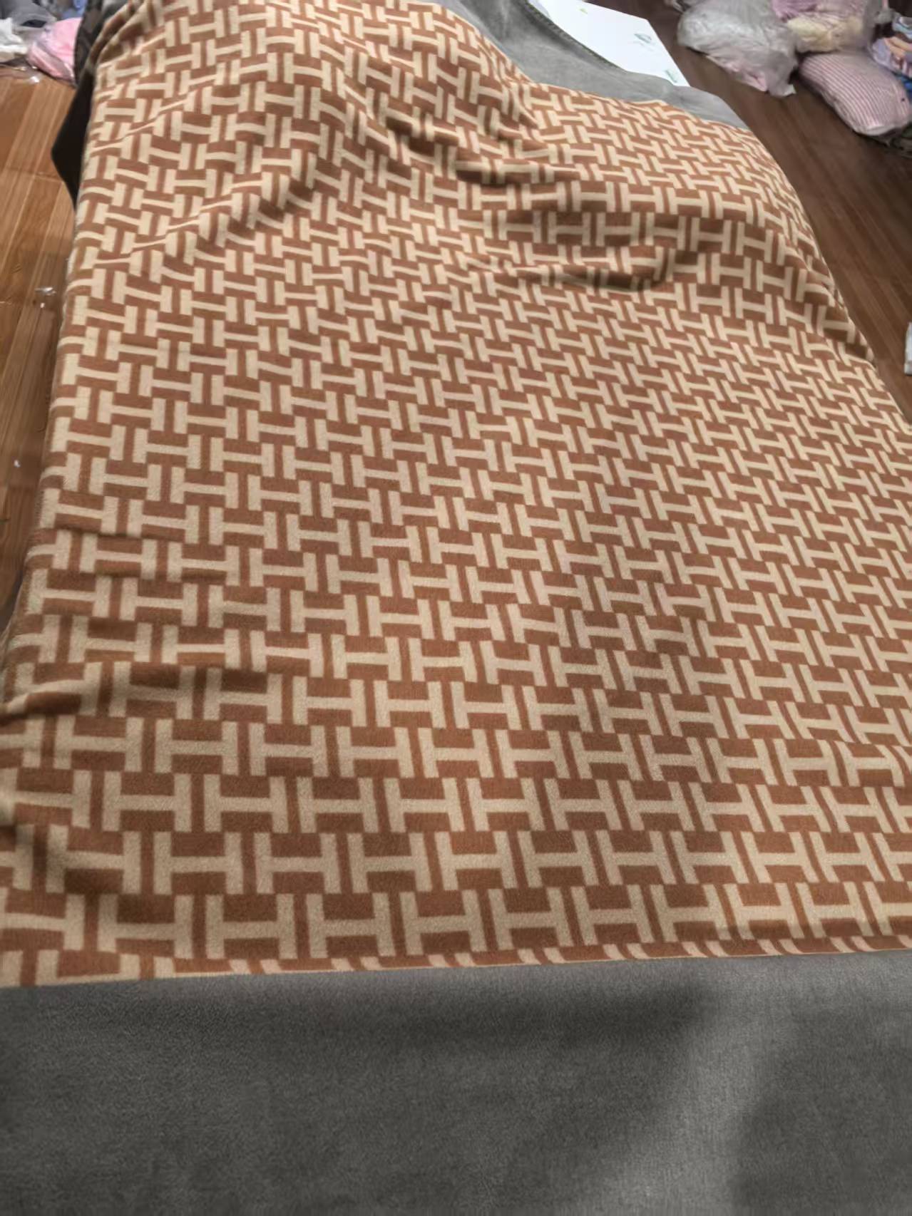 仿羊绒高品质盖毯床盖180*200