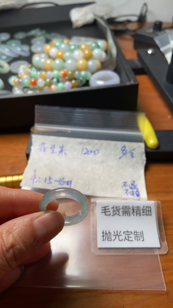 定制翡翠未镶嵌毛货需精细抛光