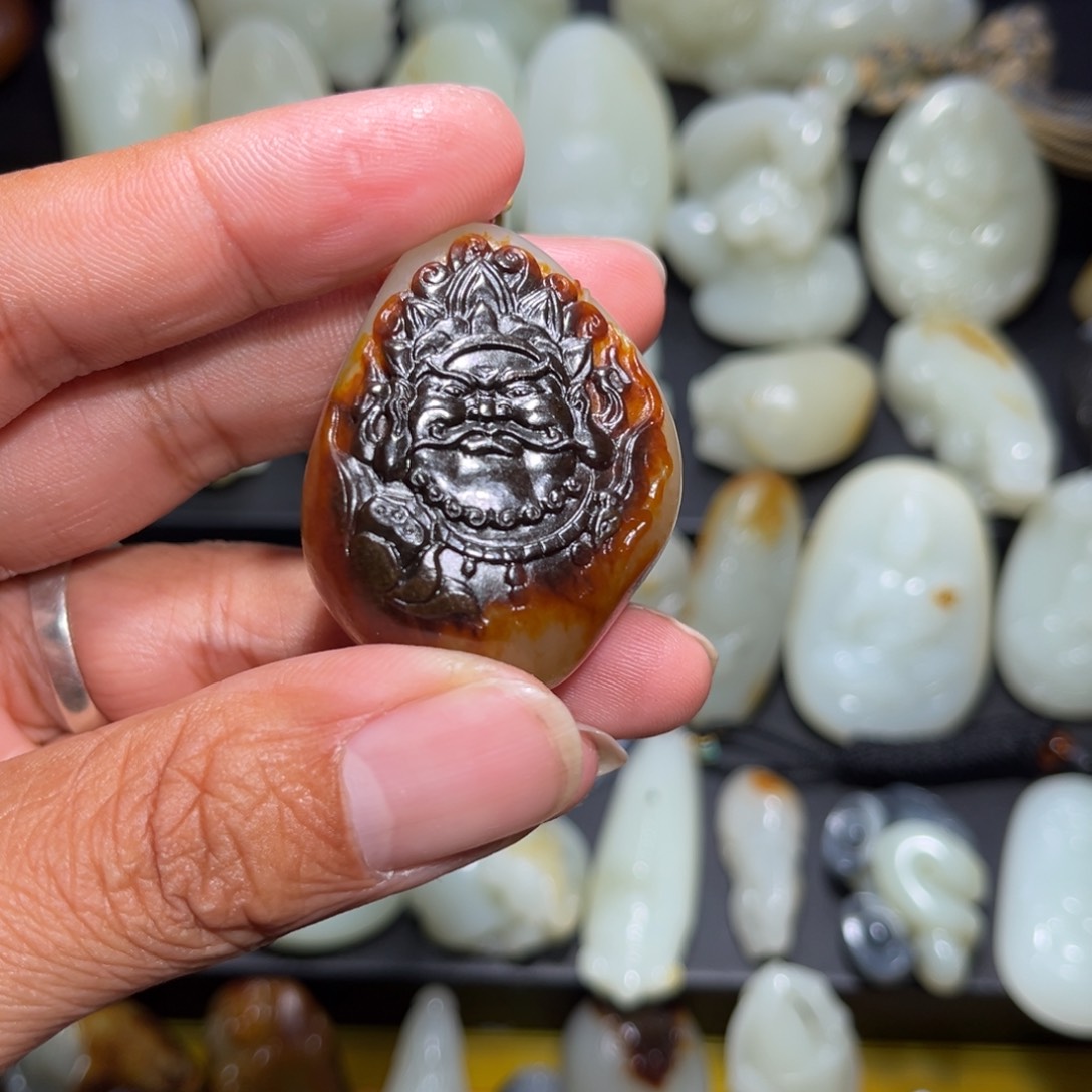 和田玉颈饰未镶嵌芝*