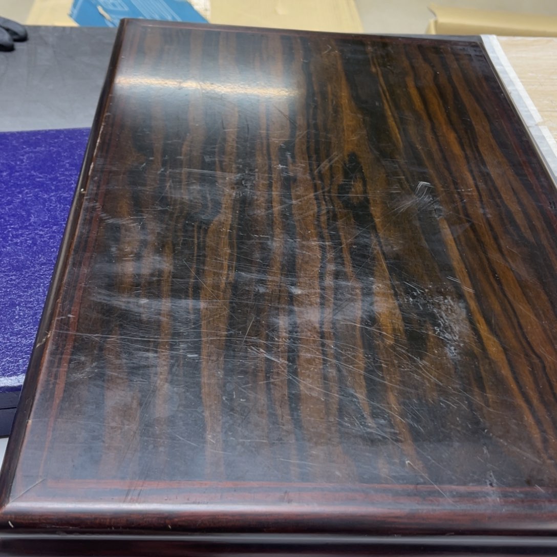 瓷片料****厨密密麻麻地排列着一个