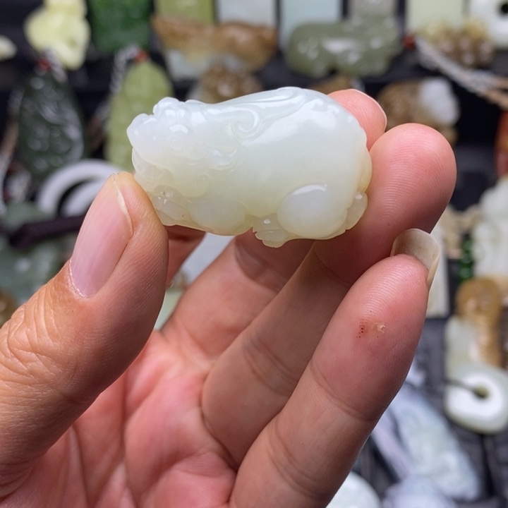 和田玉未镶嵌颈饰