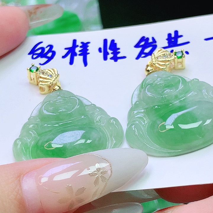 翡翠未镶嵌颈饰多样性发其一