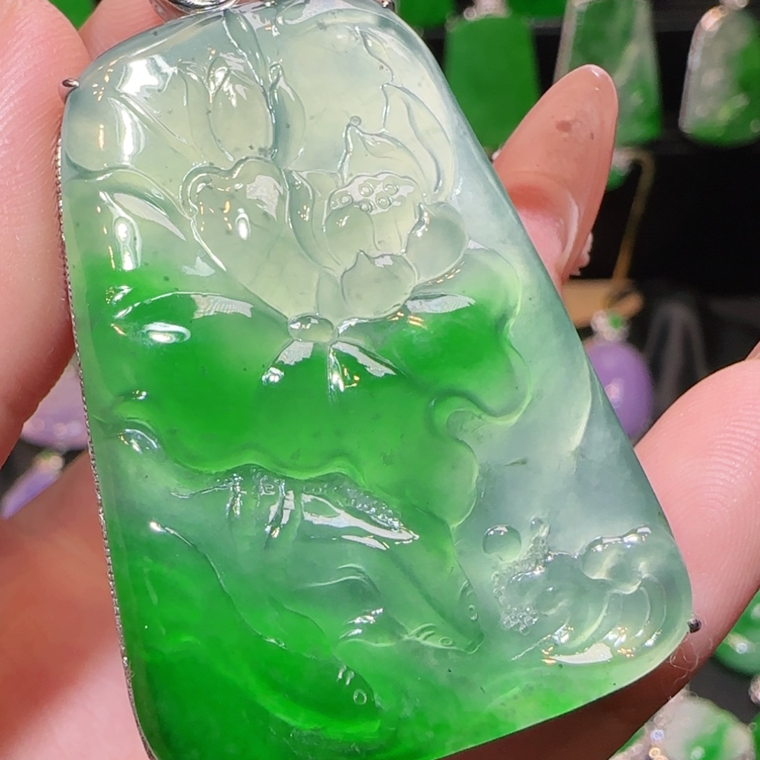 翡翠18K金镶嵌颈饰