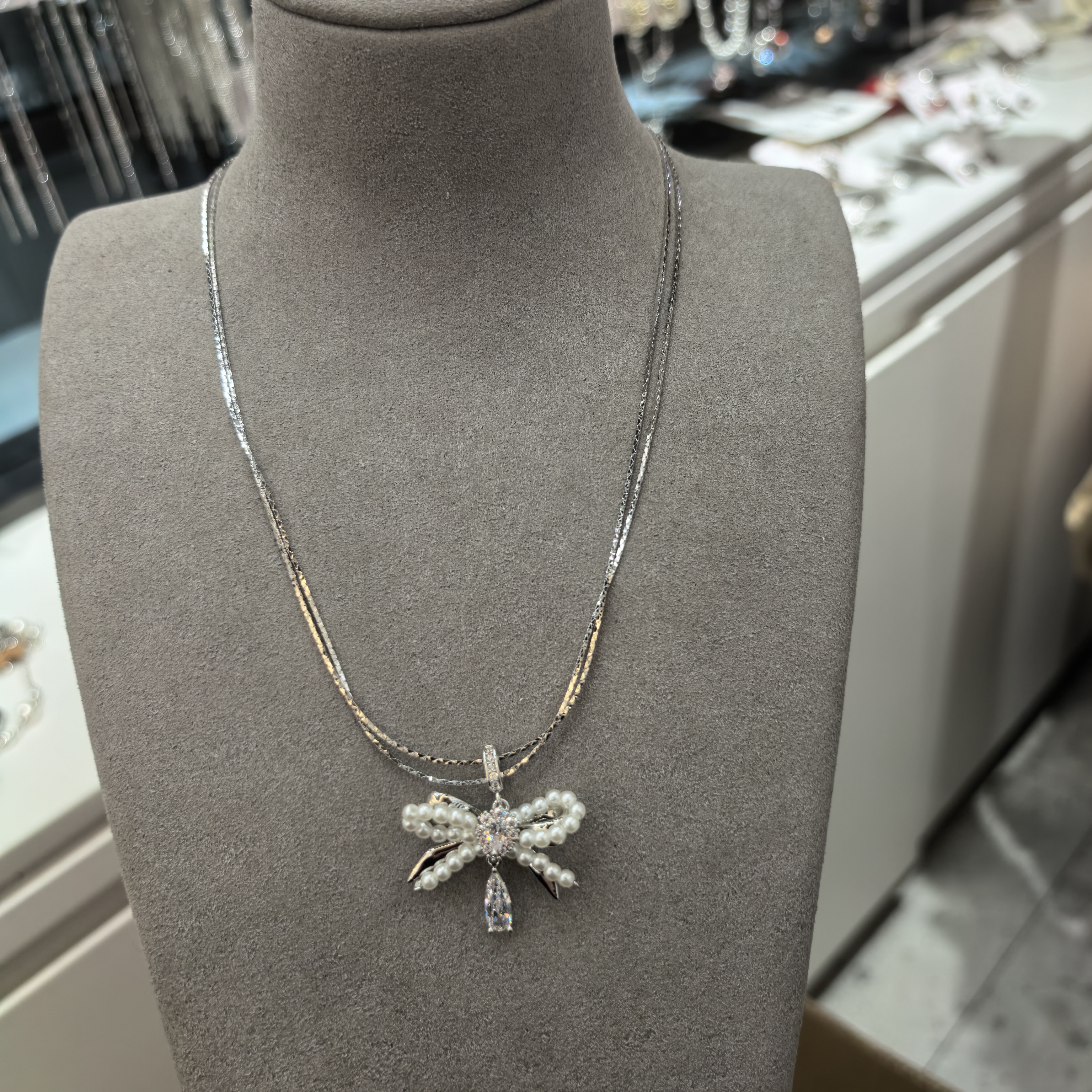 B538白色串珠蝴蝶结闪闪双层蛇骨链项链