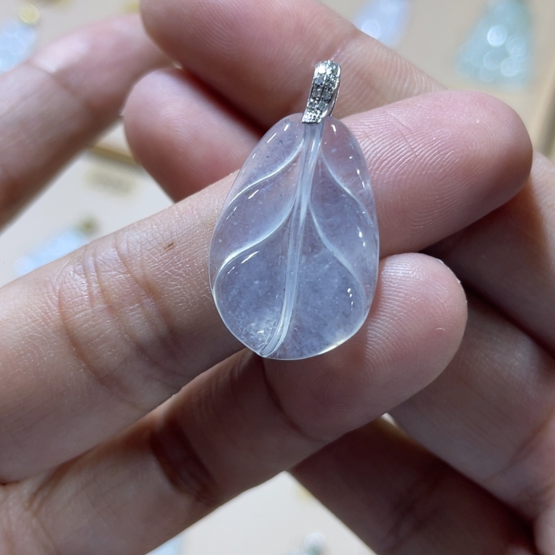 翡翠18K金镶嵌颈饰豆子