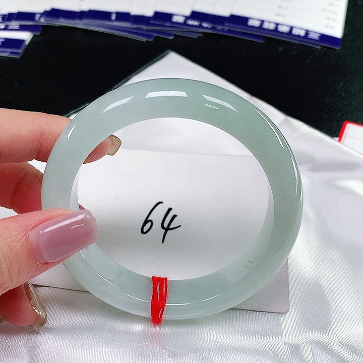 翡翠手镯未镶嵌翡翠手镯未镶嵌