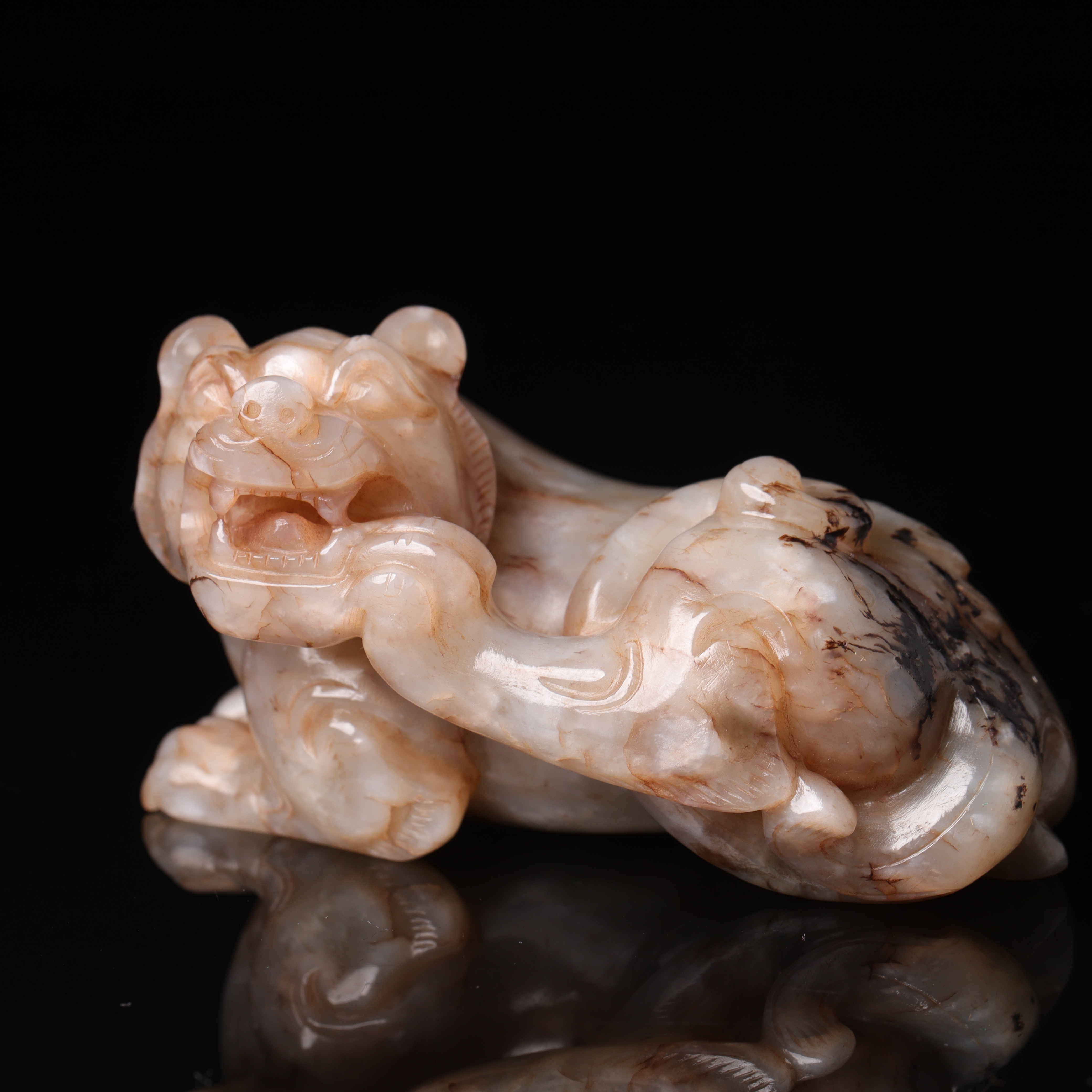 明代和田玉瑞兽把件-NX