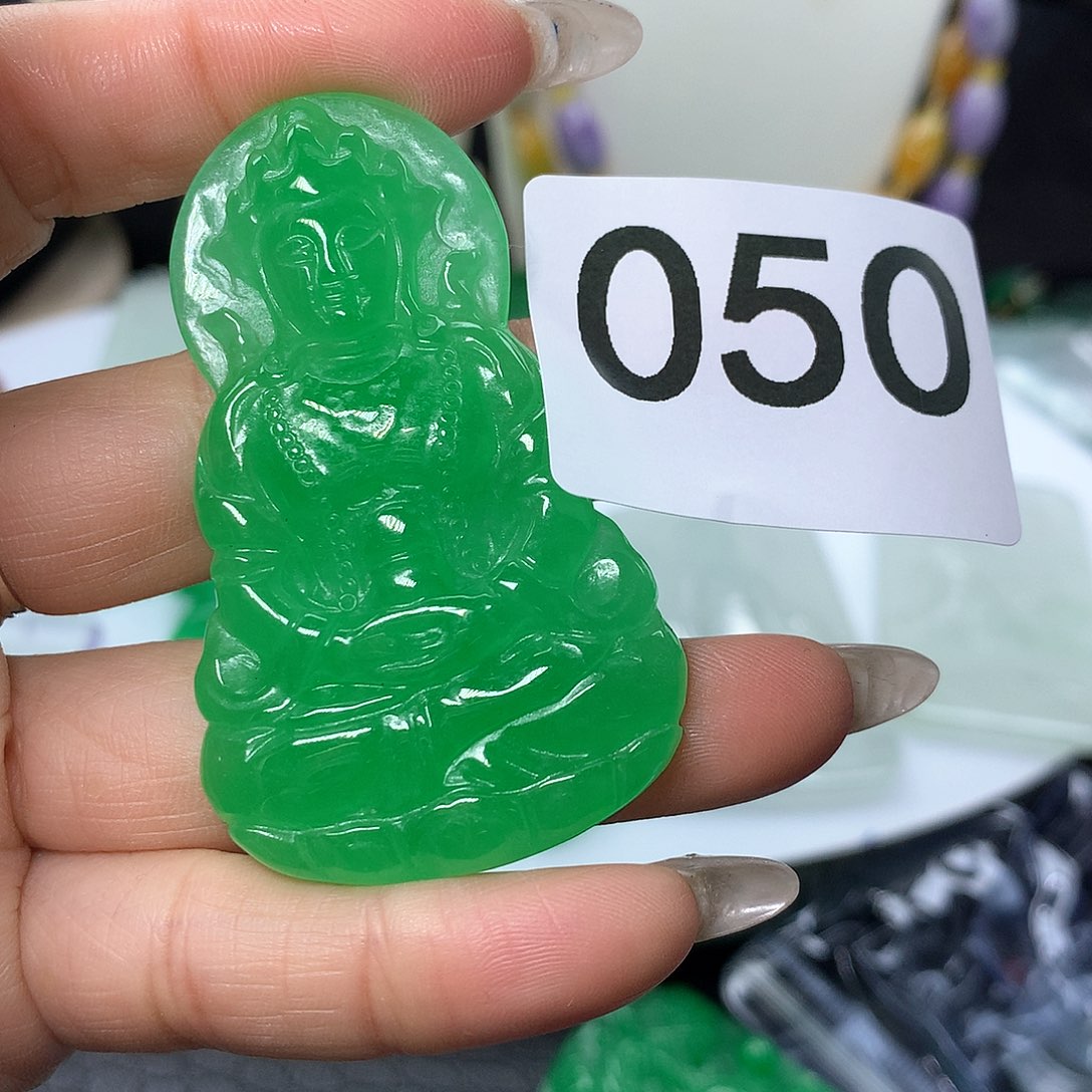 翡翠吊坠(赠链)未镶嵌