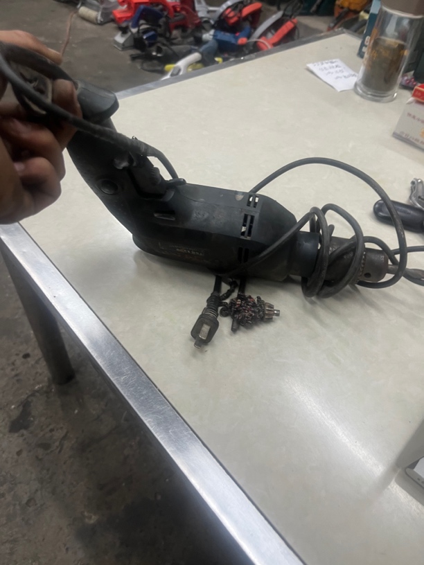 手电钻不退不换插电