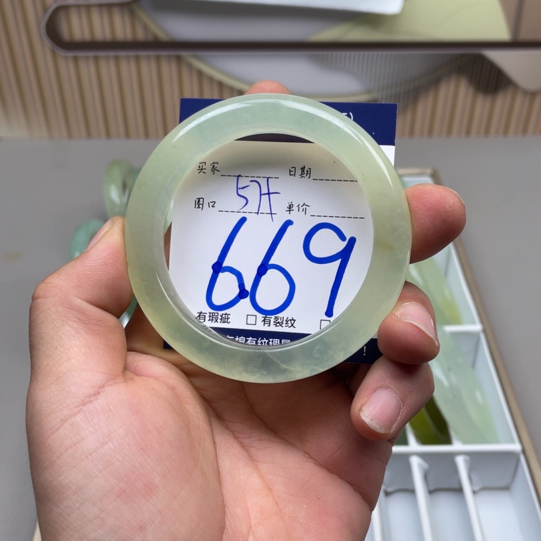 岫玉手镯手镯未镶嵌