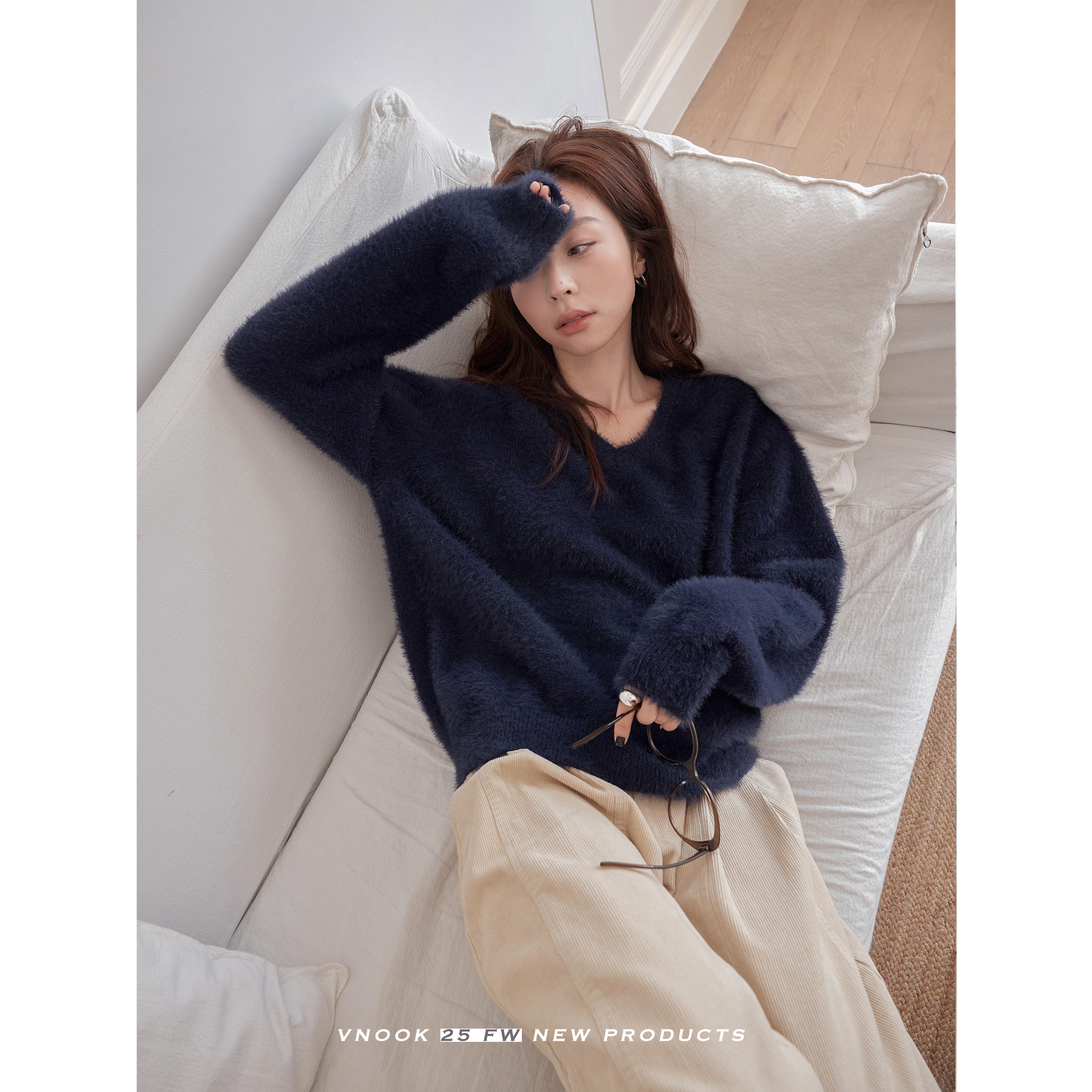vnook 白色软糯仿貂绒V领毛衣女秋冬新款慵懒风气质韩系宽松上衣