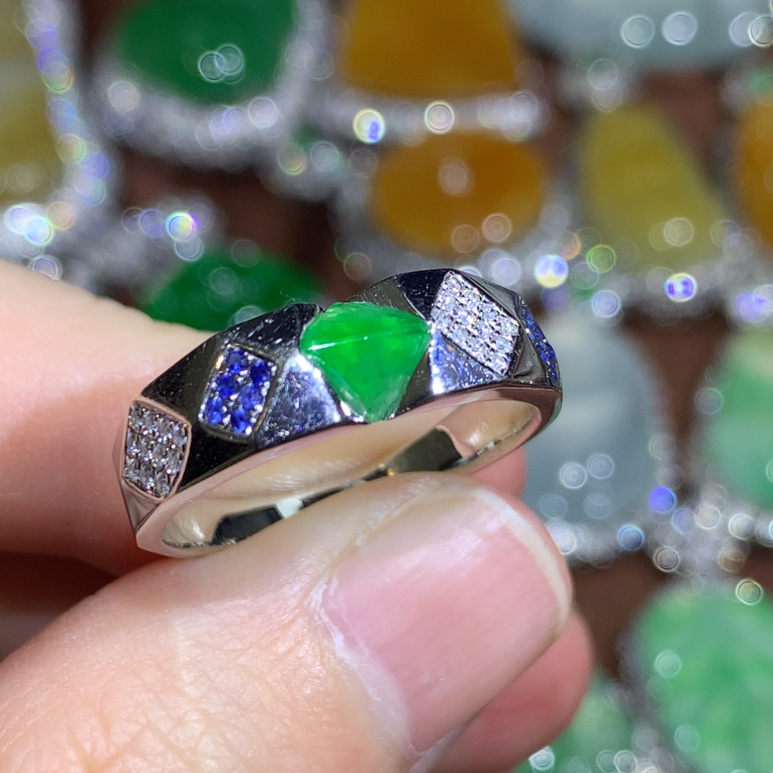 翡翠戒指18K金镶嵌戒指