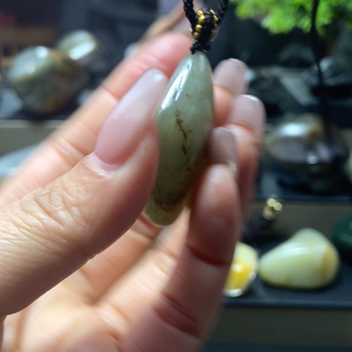 和田玉未镶嵌把件