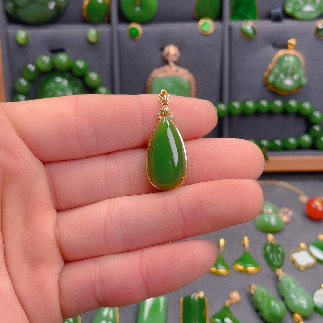 和田玉（碧玉）吊坠(不含链)18K金镶嵌1980