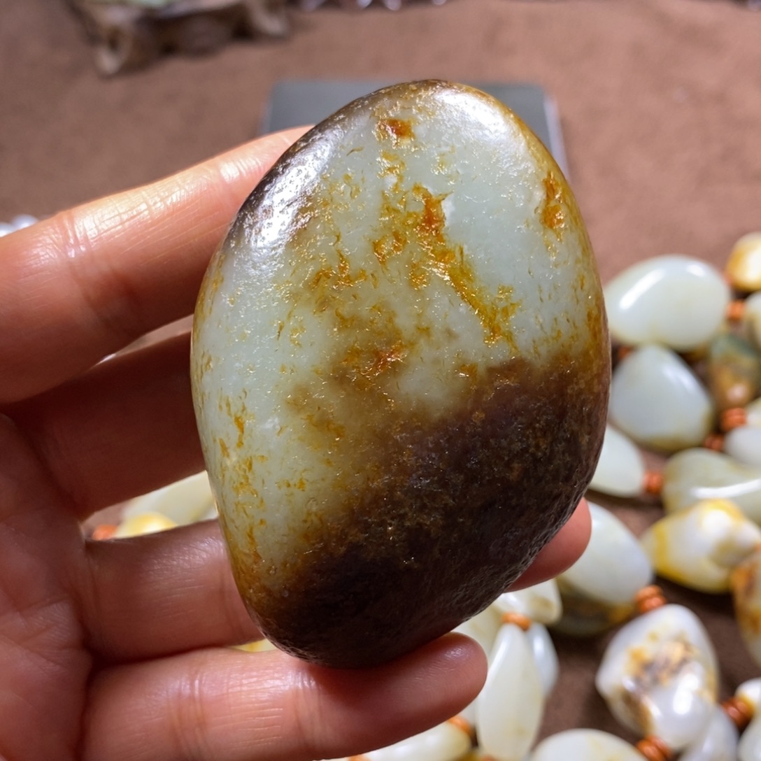 和田玉未镶嵌把件