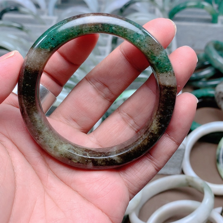 独山玉未镶嵌手镯57