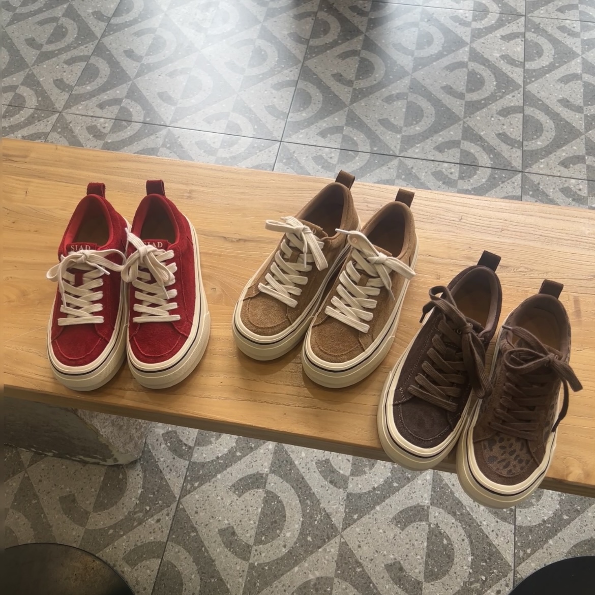 2026新年款真皮厚底休闲女士百搭保暖低帮平底板鞋