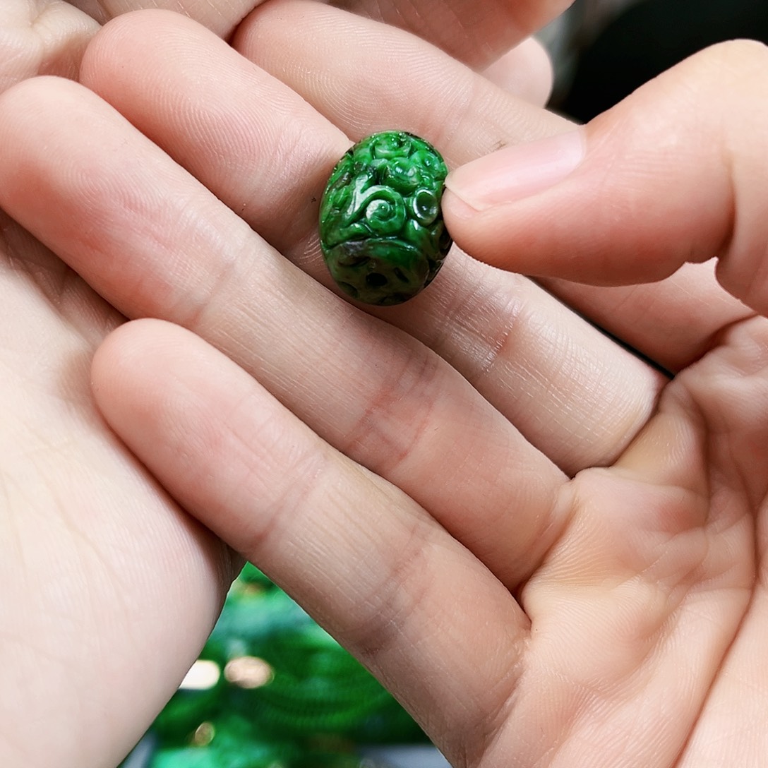 翡翠颈饰未镶嵌吊坠多样性