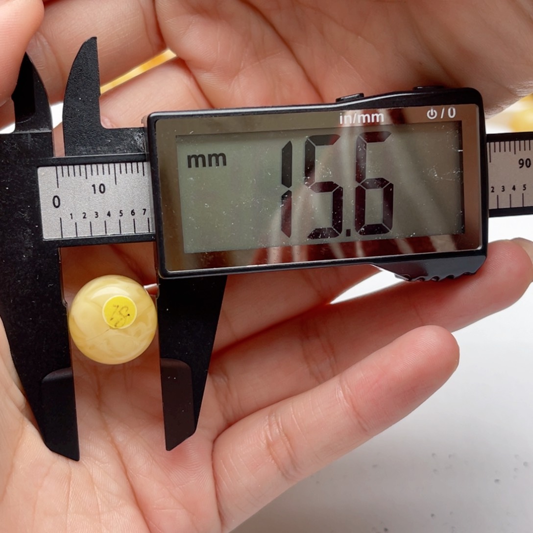 蜜蜡裸石未镶嵌钱****m蜜蜡梦微瑕