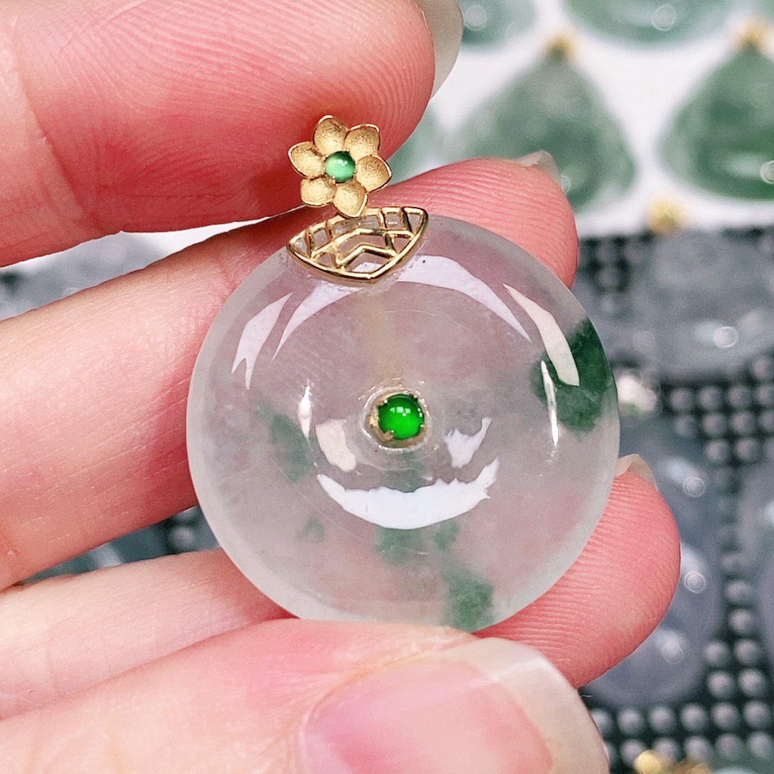 颈饰18K金镶嵌翡翠