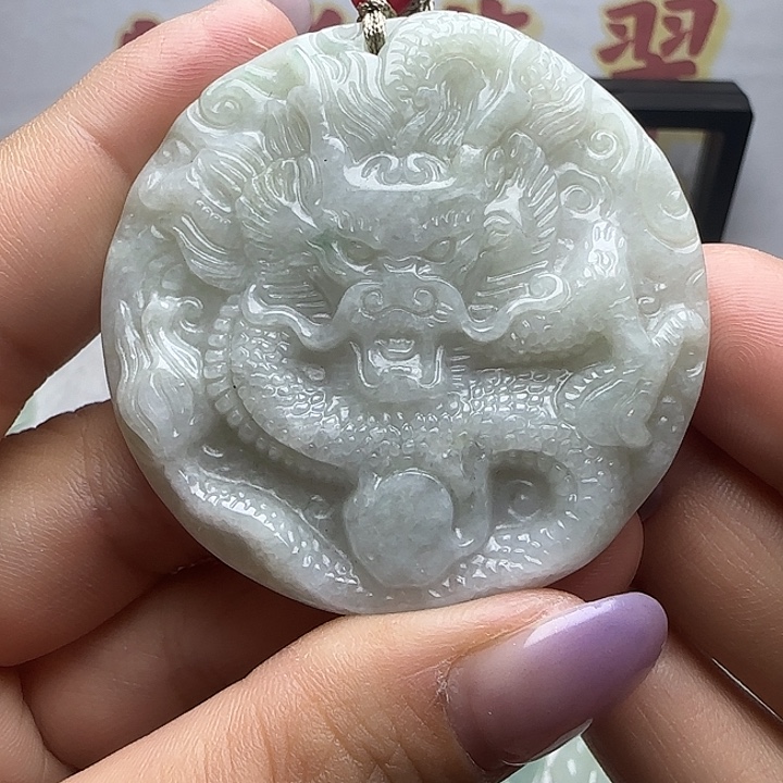 翡翠未镶嵌颈饰龙牌