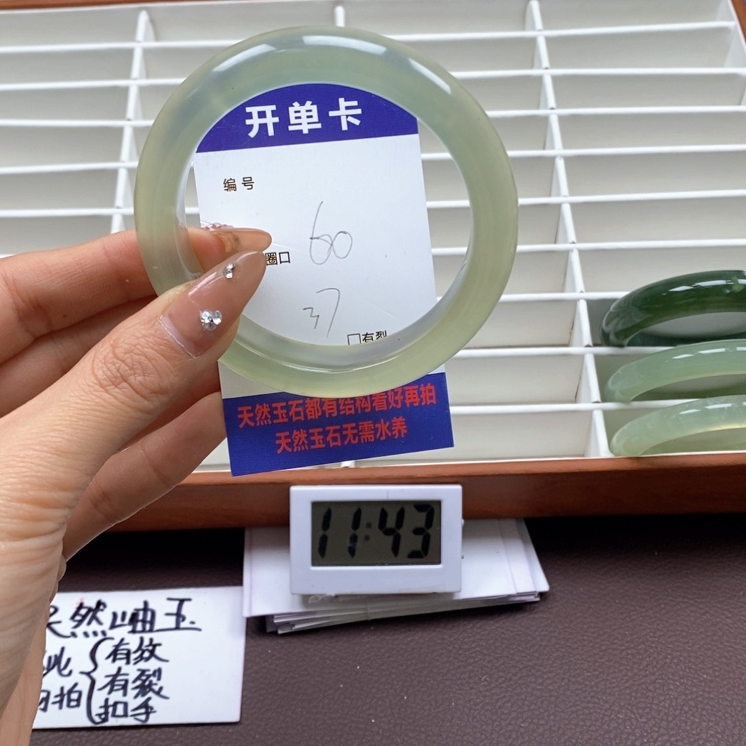 蛇纹石玉手镯未镶嵌