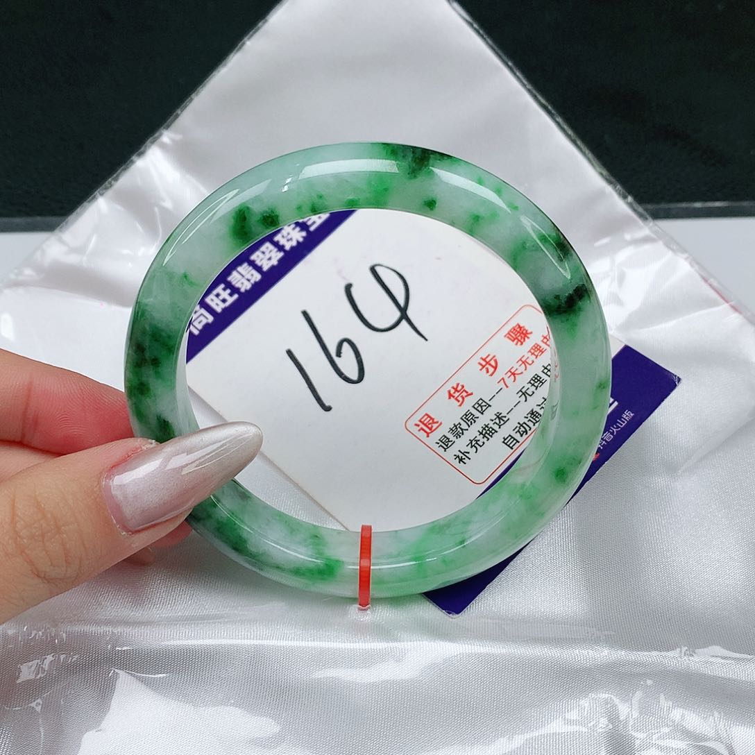 翡翠手镯未镶嵌翡翠12