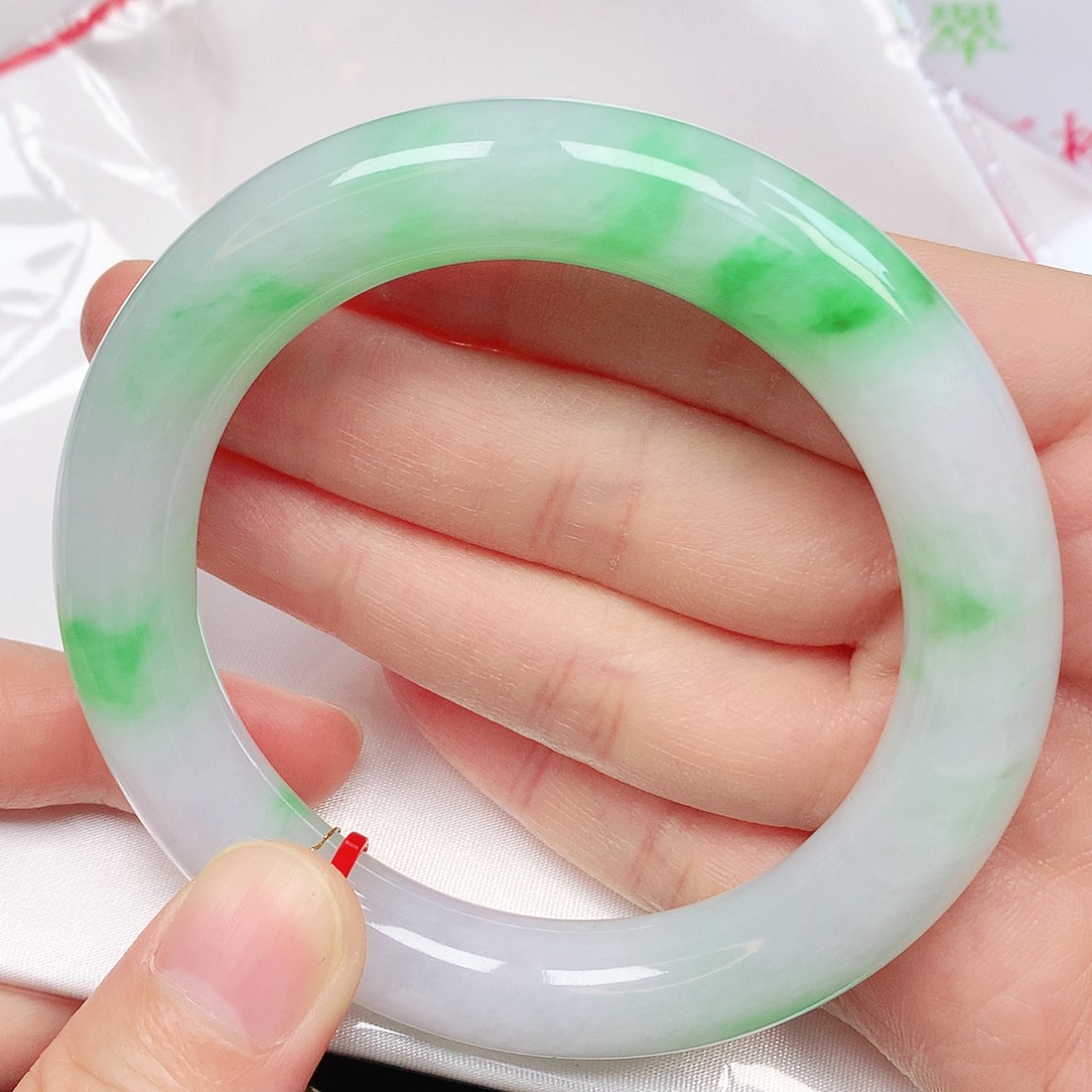 翡翠手镯未镶嵌抖音质检