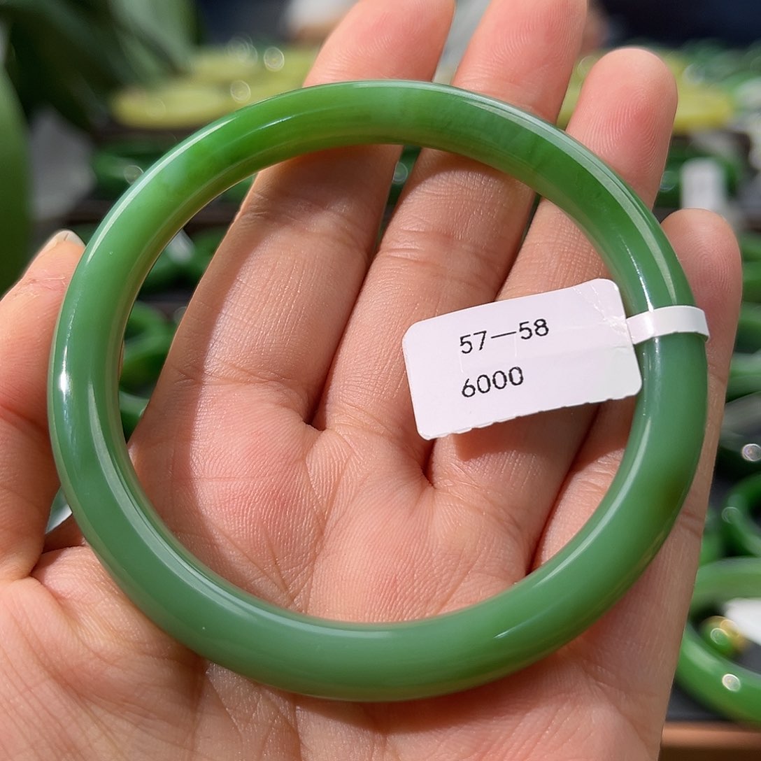 和田玉（碧玉）未镶嵌手镯