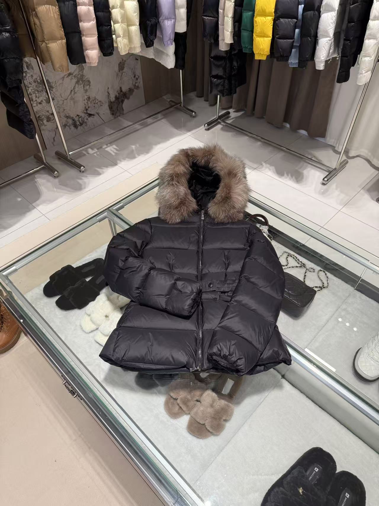 25新款 冬季连帽收腰拉链毛领款女士羽绒服