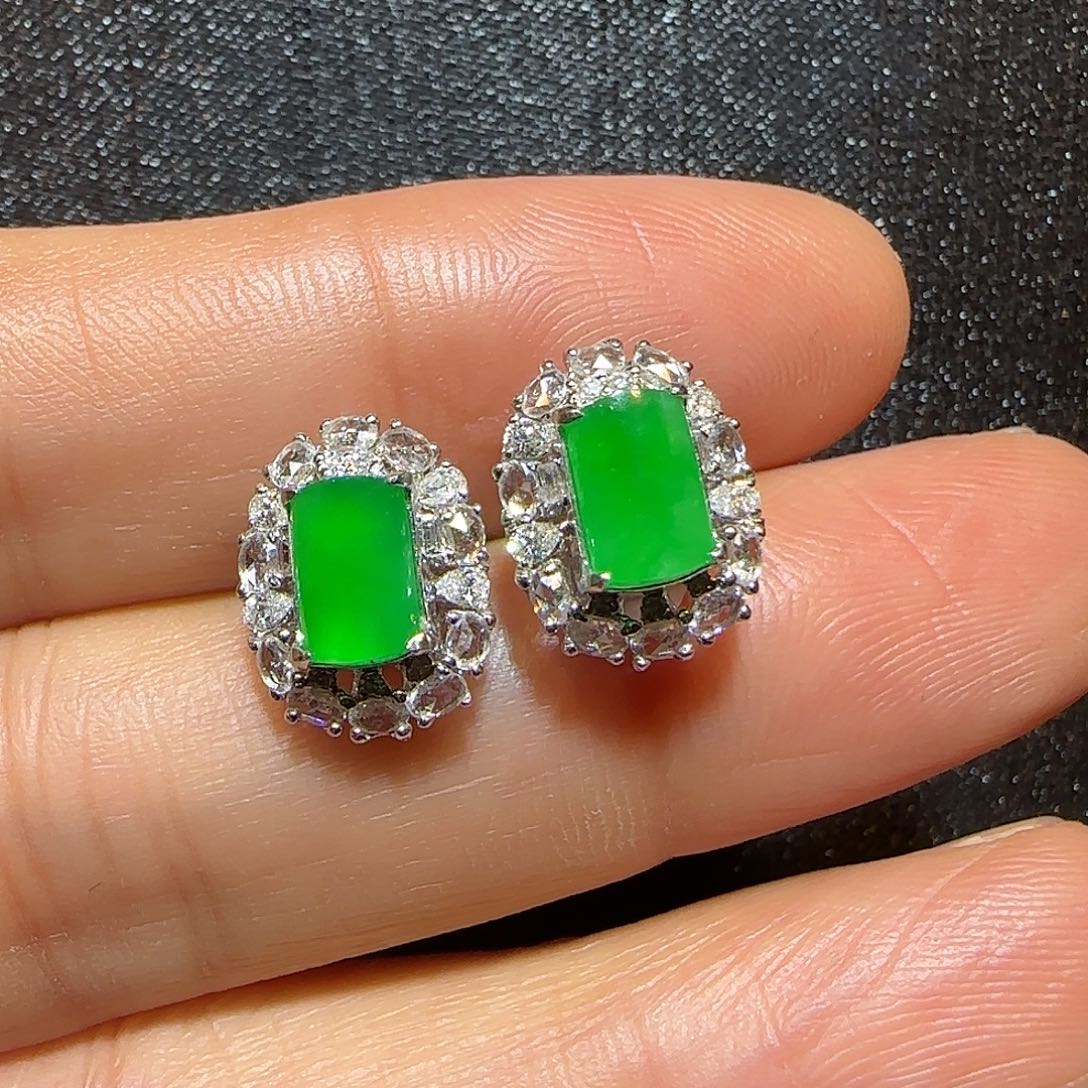 翡翠18K金镶嵌耳饰耳钉