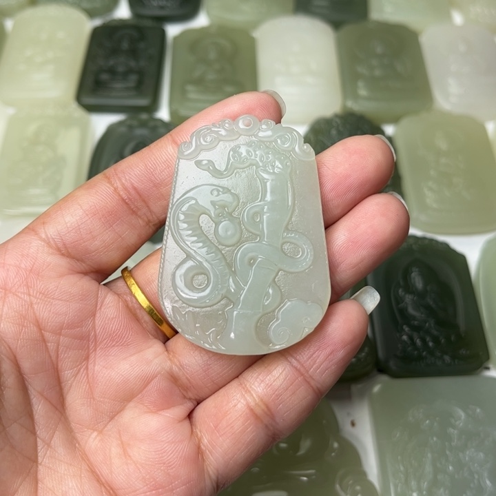 和田玉颈饰未镶嵌明*