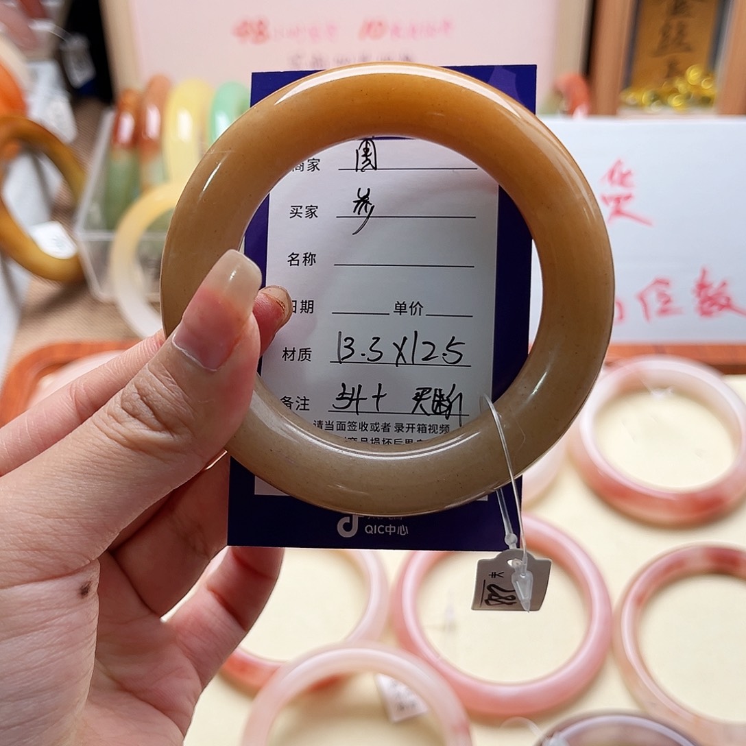 叁***三石英质玉未镶嵌手镯