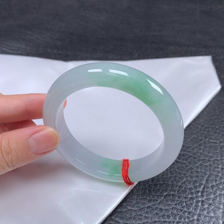 用***9翡翠未镶嵌手镯   