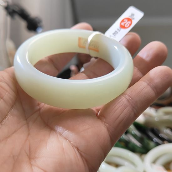 啊***龙和田玉未镶嵌手镯