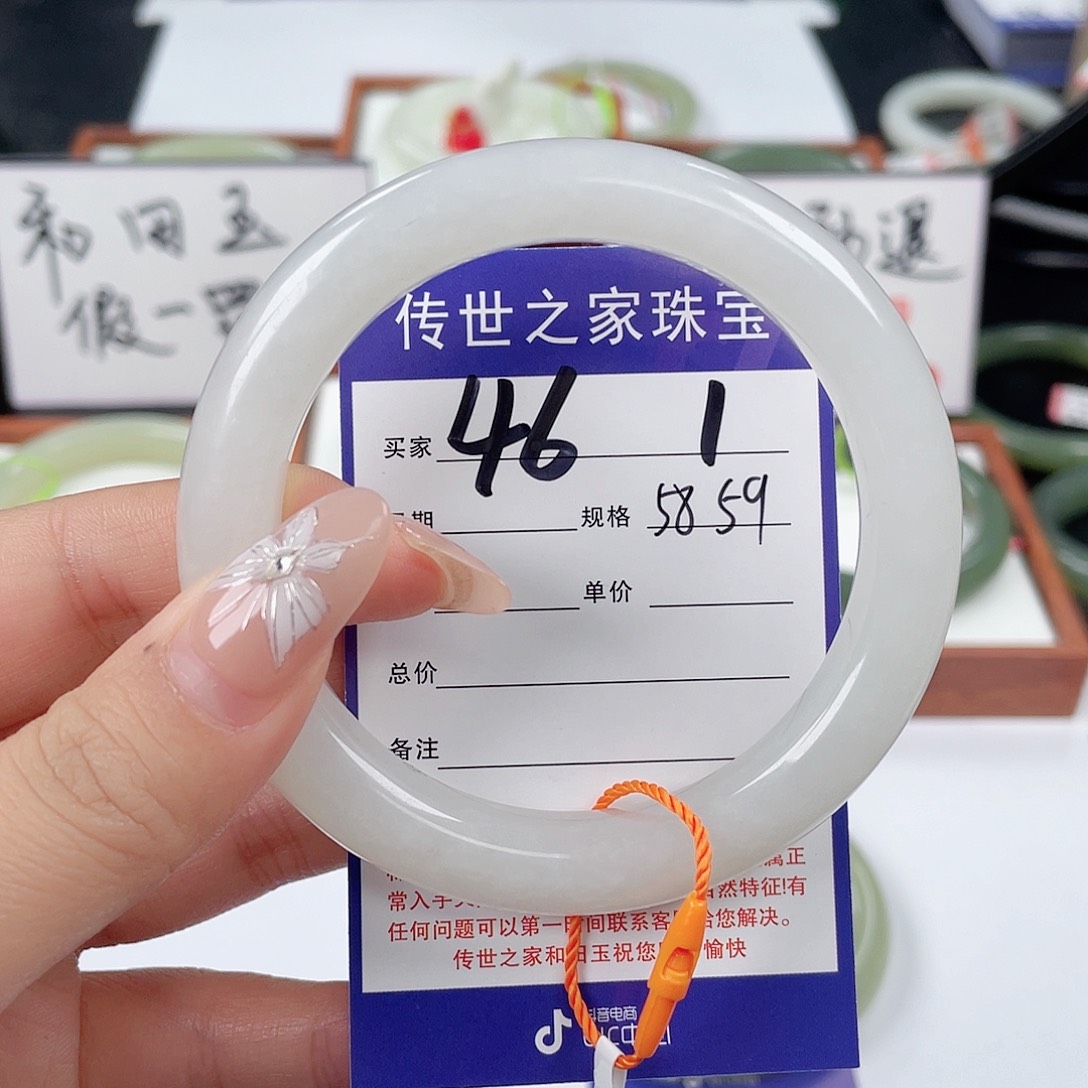 和田玉手镯未镶嵌