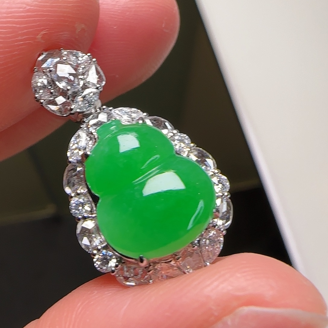 翡翠18K金镶嵌颈饰天然翡翠