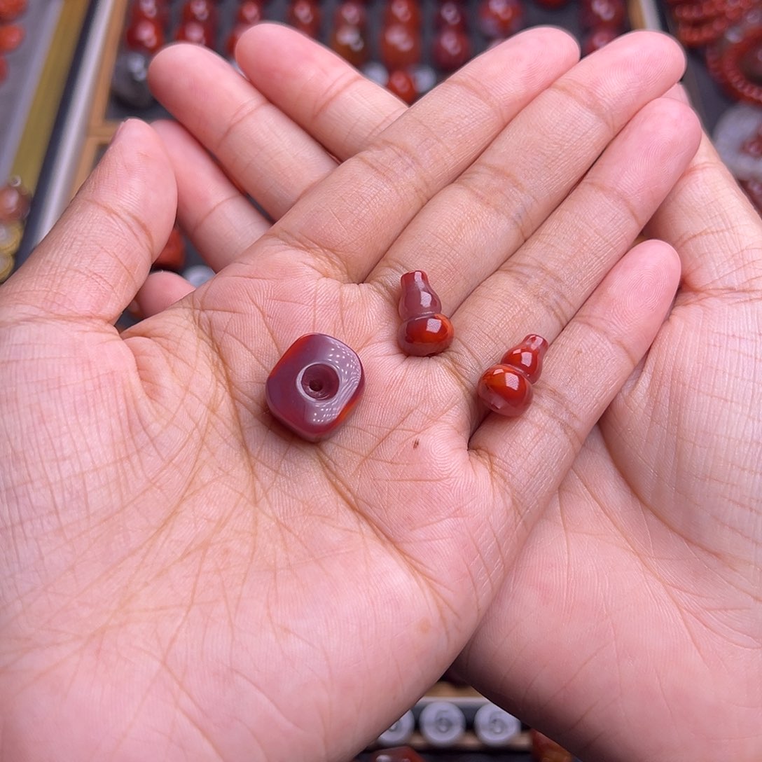 伟***大未镶嵌南红玛瑙珠宝奇石