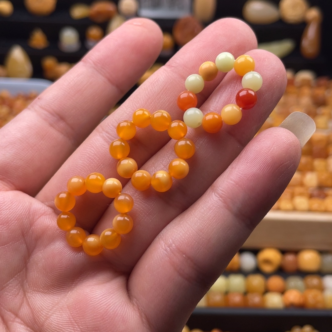 黄***蟲石英质玉（缅黄）未镶嵌颈饰