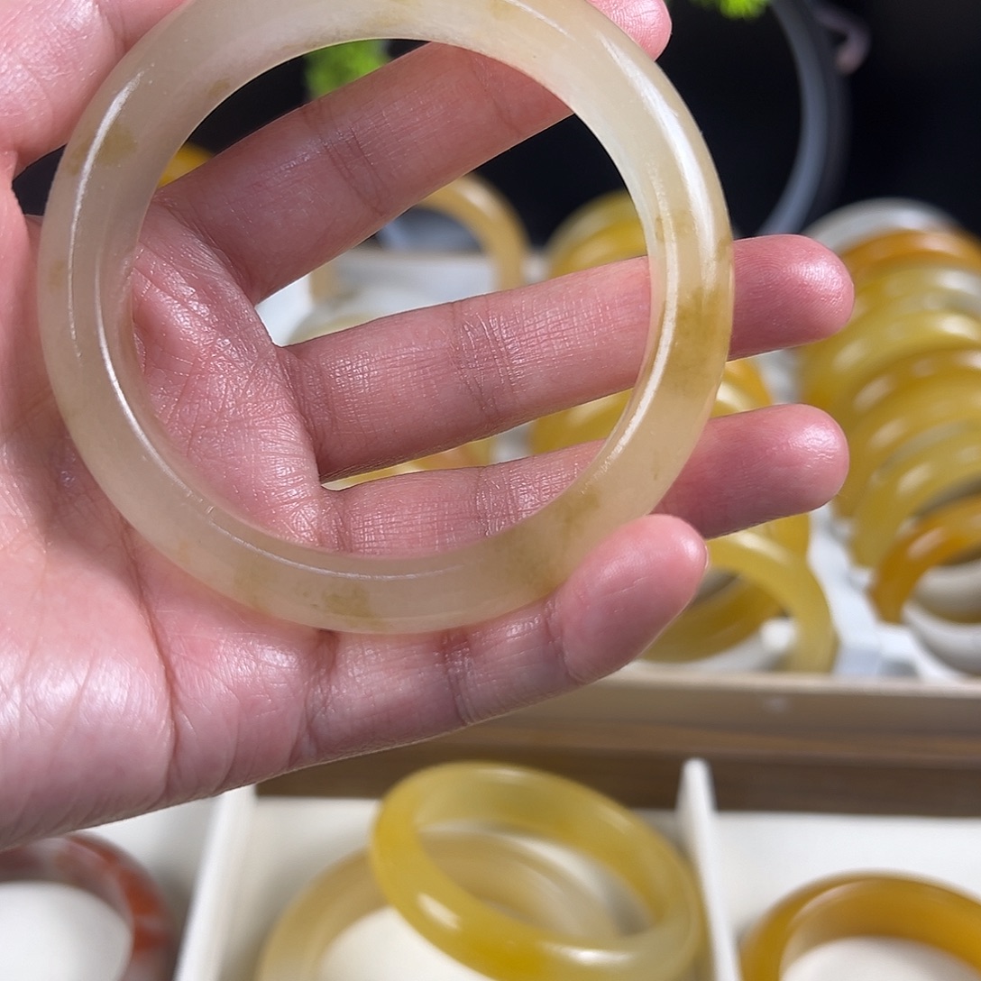 晴****非金属冰漂花 58手镯