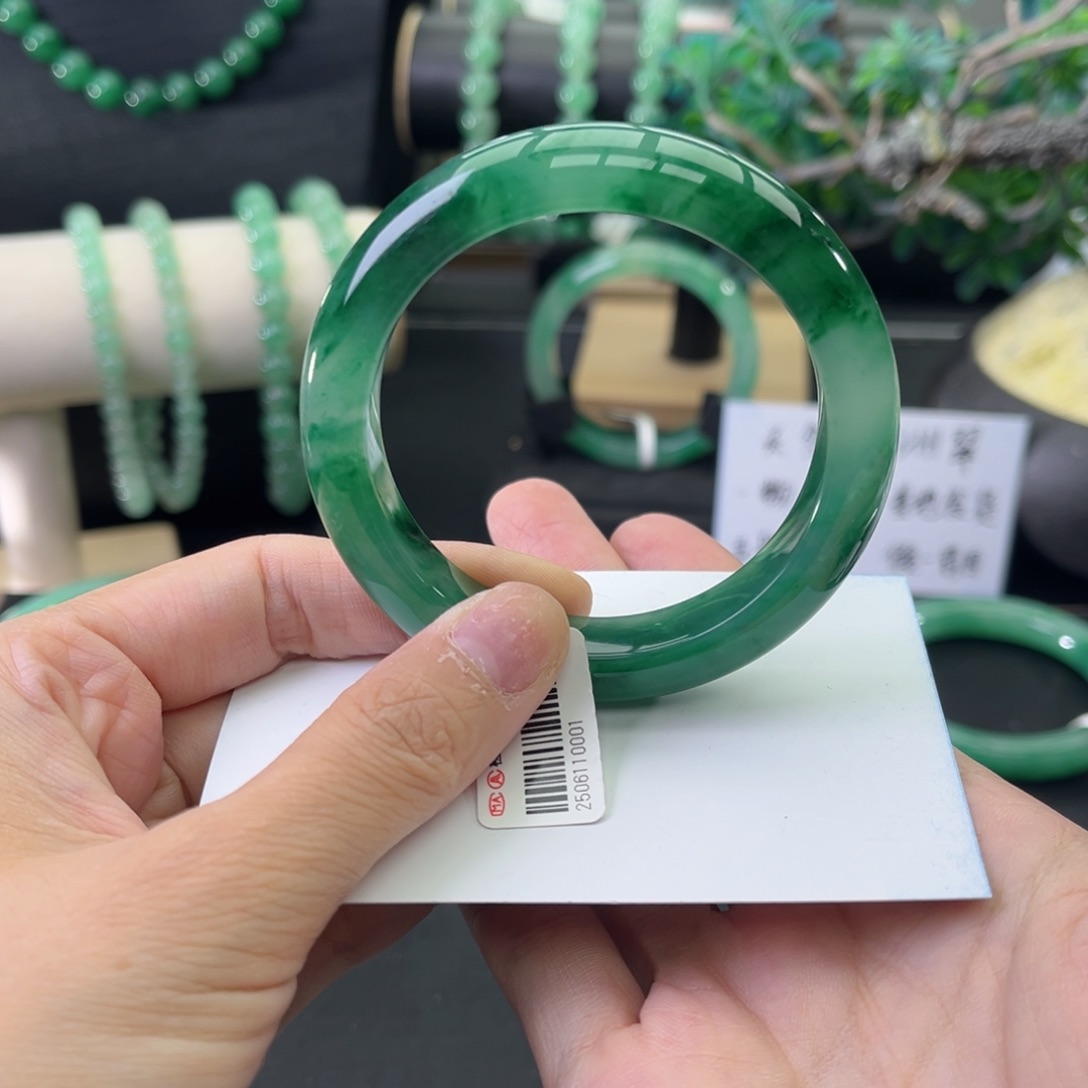 石英质玉（非洲翠）手镯未镶嵌