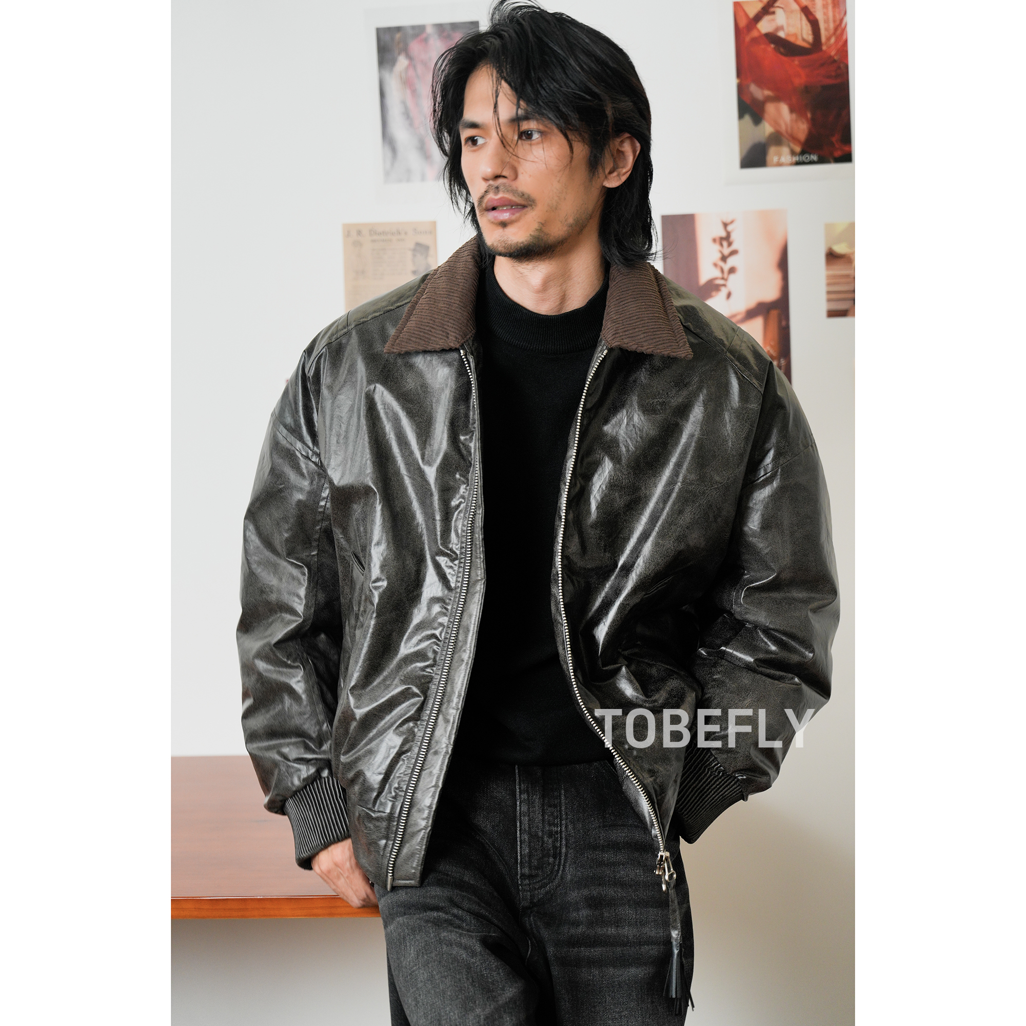 Tobefly“AURA系列”复古阔版灯芯绒领仿洗水皮质感羽绒服9250929