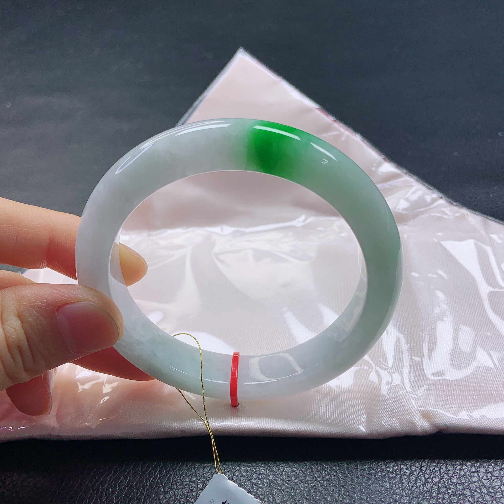 60➕圈飘阳绿白底青一抹阳绿宽边手镯缅甸天然a货白底青翡翠手镯