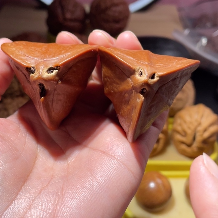 桃核把件三角橄榄核