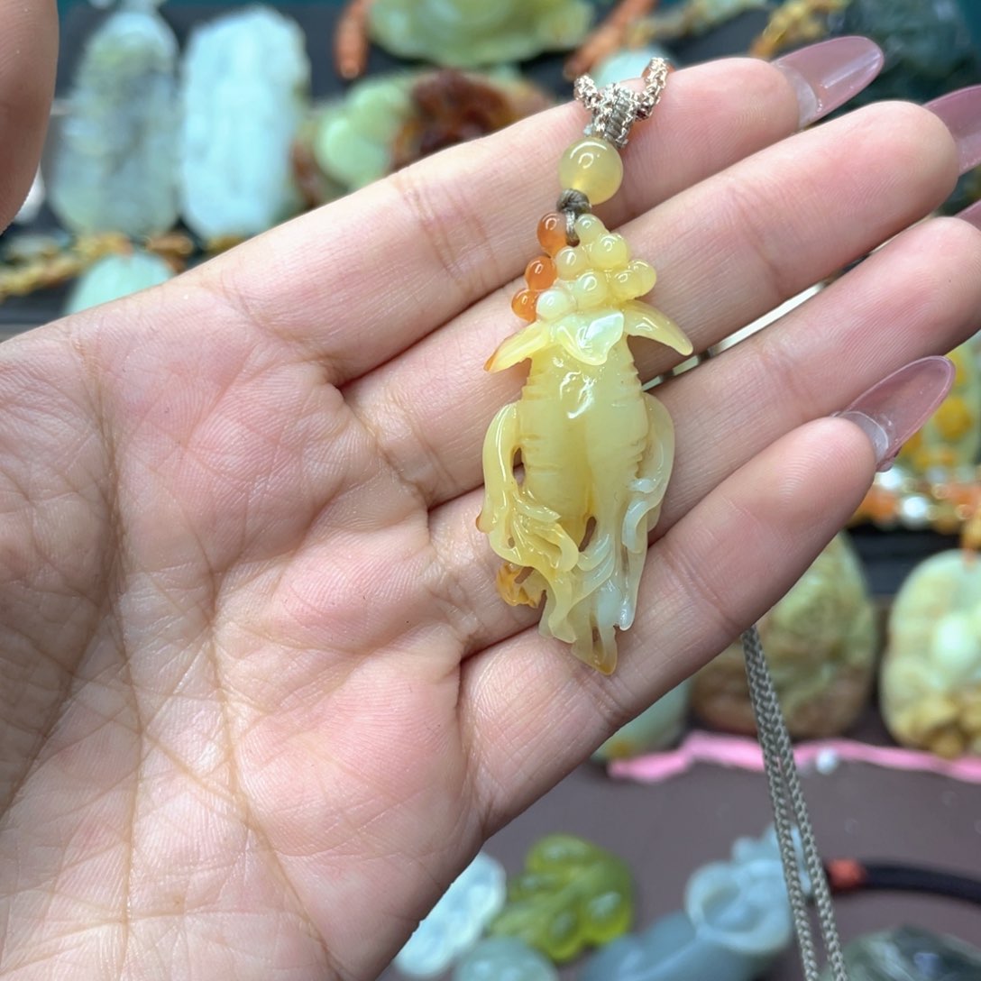 蛇纹石玉颈饰未镶嵌