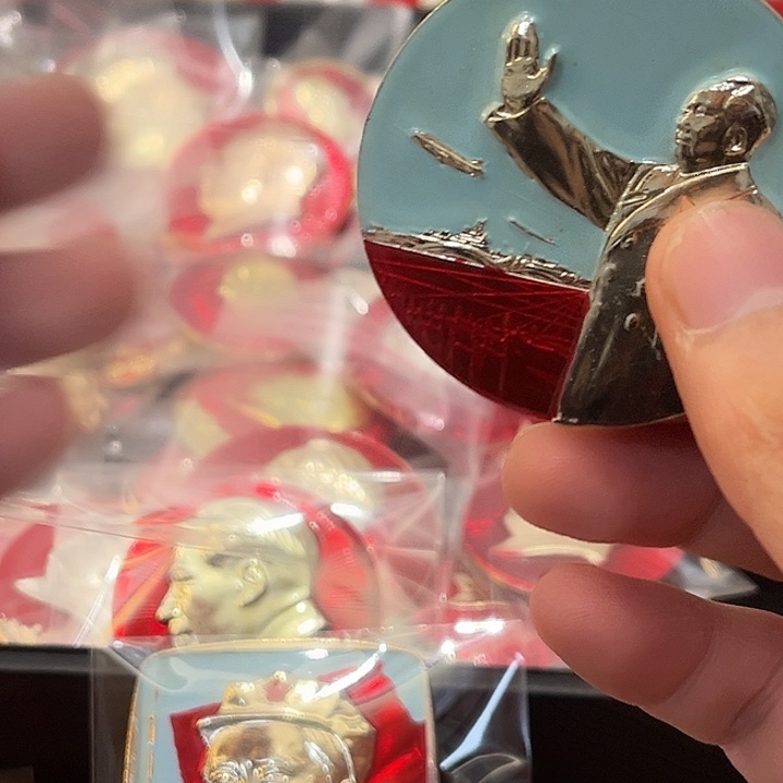 用***8像章一一一高贵轻复古一一一高贵轻