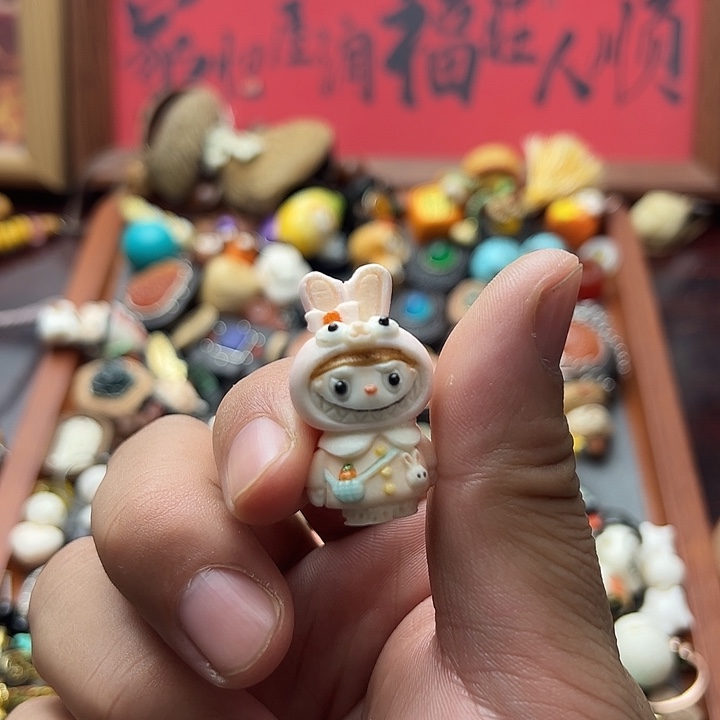 非金属根付兔姑娘拉布布