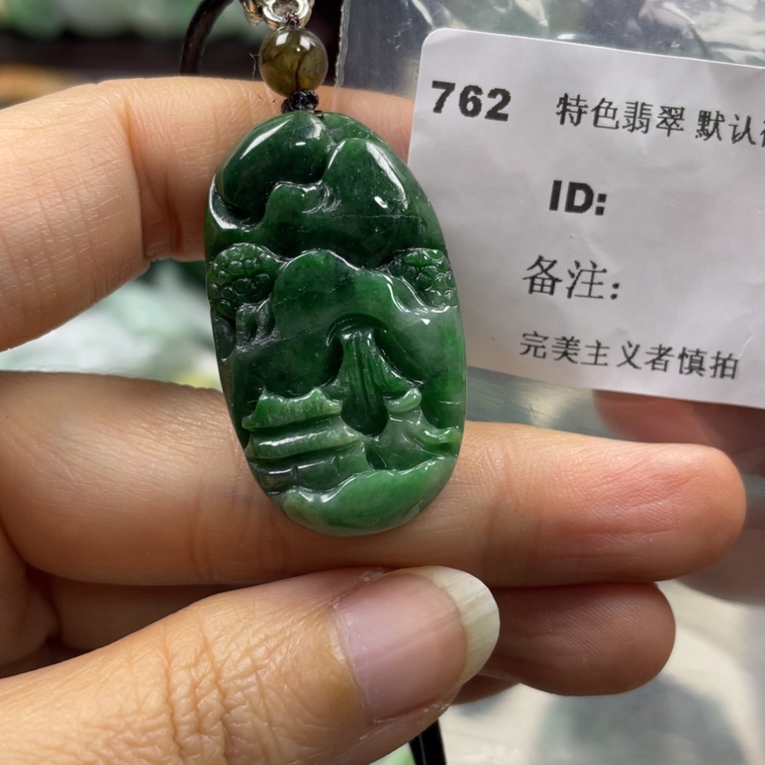 翡翠未镶嵌颈饰牌子