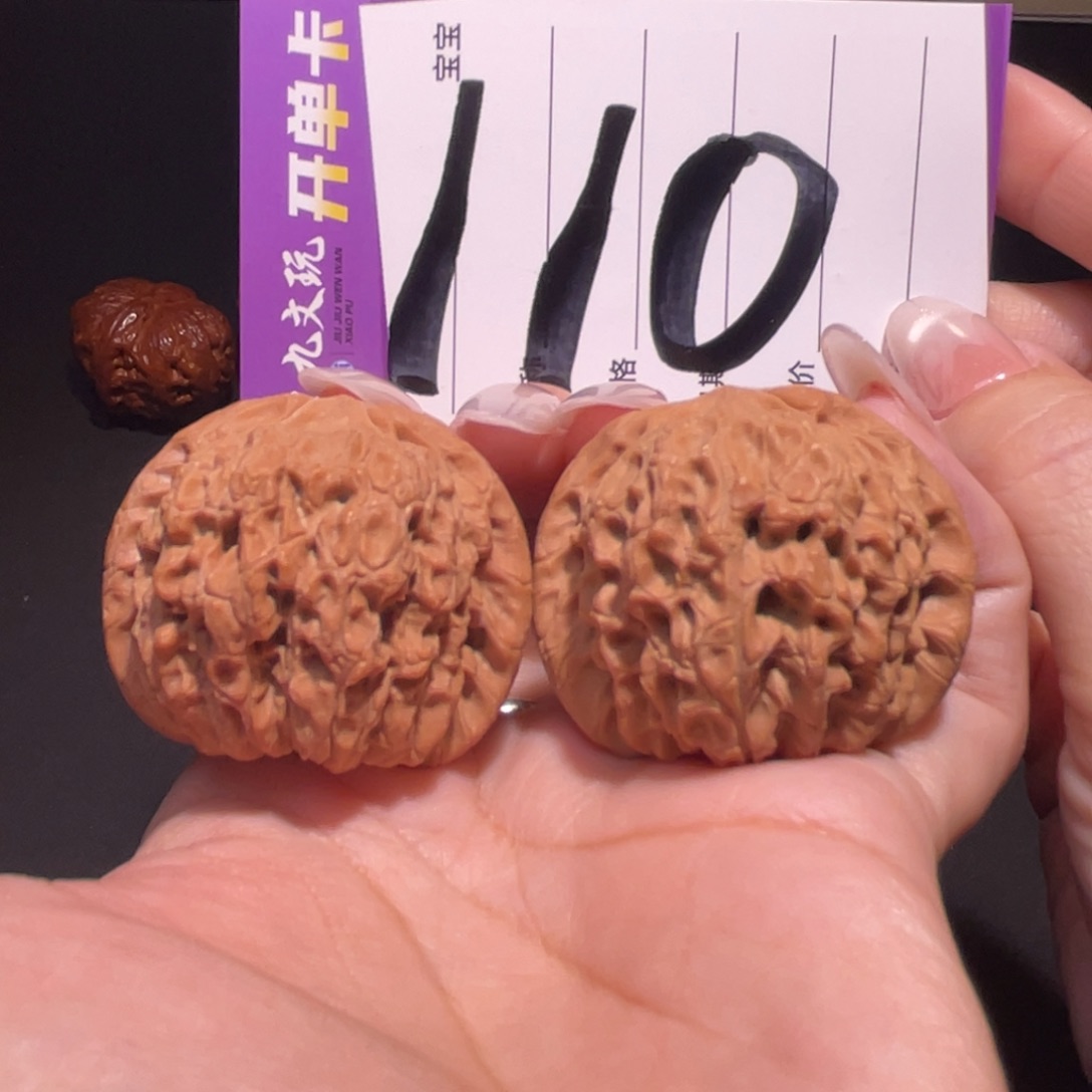 把件文玩核桃40左右a血麒麟